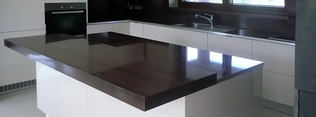 spodní skříňky kuchyňské linky před montáží v bytě